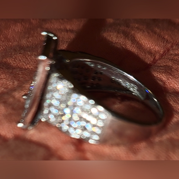 Ring - Picture 3 of 3